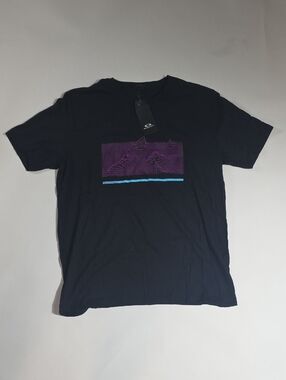 NWT Men’s Large Oakley “Digi-Mountains Tee". Colors are Ultra Purple/Blackout.